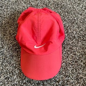 NIKE - FEATHERLIGHT DRI-FIT WOMENS BASEBALL STYLE BALL CAP